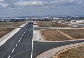 Un avión privado procedente de Cabo Verde produce desvíos y cancelaciones en el aeropuerto de Sevilla