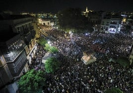 El coro de Julio Pardo la canta a la Esperanza de Triana