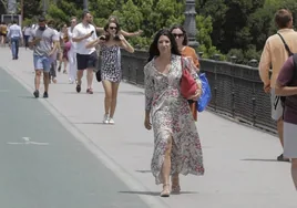 Los puentes de Sevilla tampoco tendrán toldos este verano