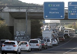 Sevilla sufrirá otro verano más los atascos para ir y volver de las playas de Cádiz y Huelva