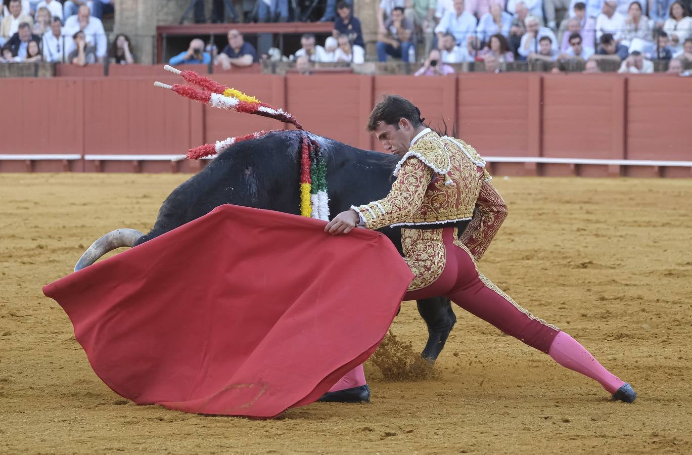 Rafael Serna, en la corrida del dieciséis de abril de 2023 en la Plaza de Toros de Sevilla 