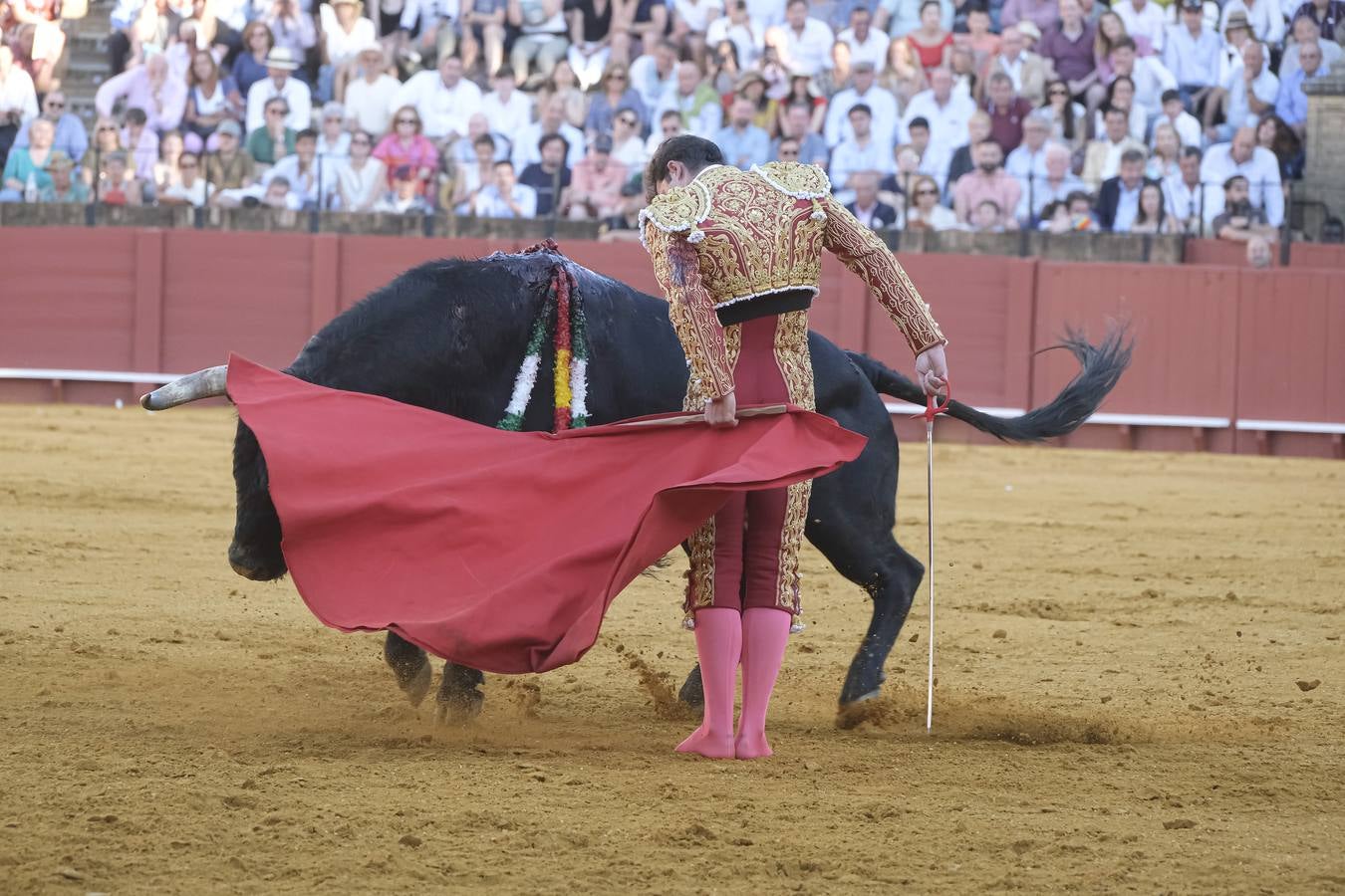 Rafael Serna, en la corrida del dieciséis de abril de 2023 en la Plaza de Toros de Sevilla 