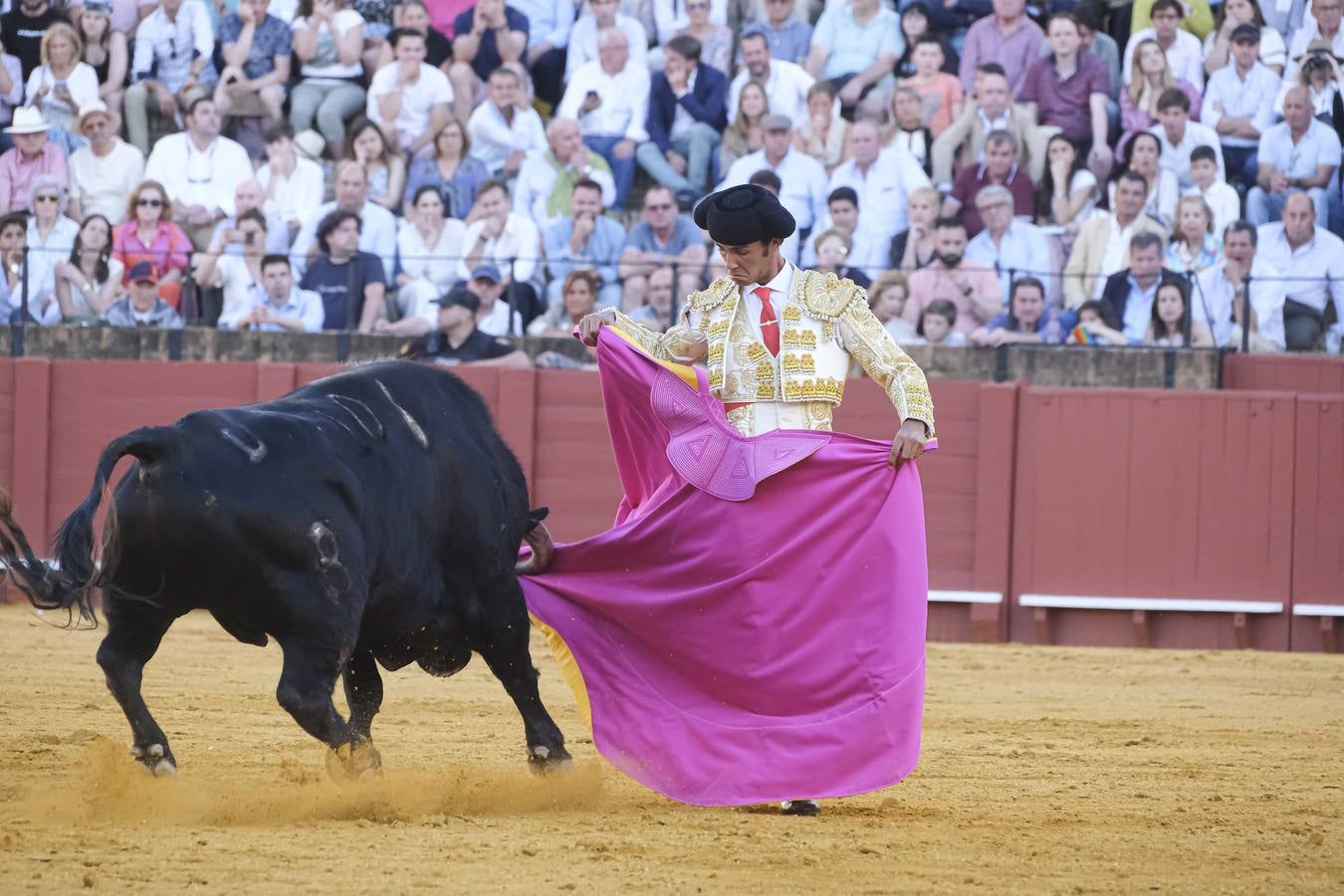 José Ruiz Muñoz, en la corrida del dieciséis de abril de 2023 en la Plaza de Toros de Sevilla 