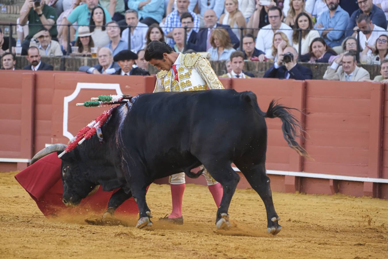José Ruiz Muñoz, en la corrida del dieciséis de abril de 2023 en la Plaza de Toros de Sevilla 