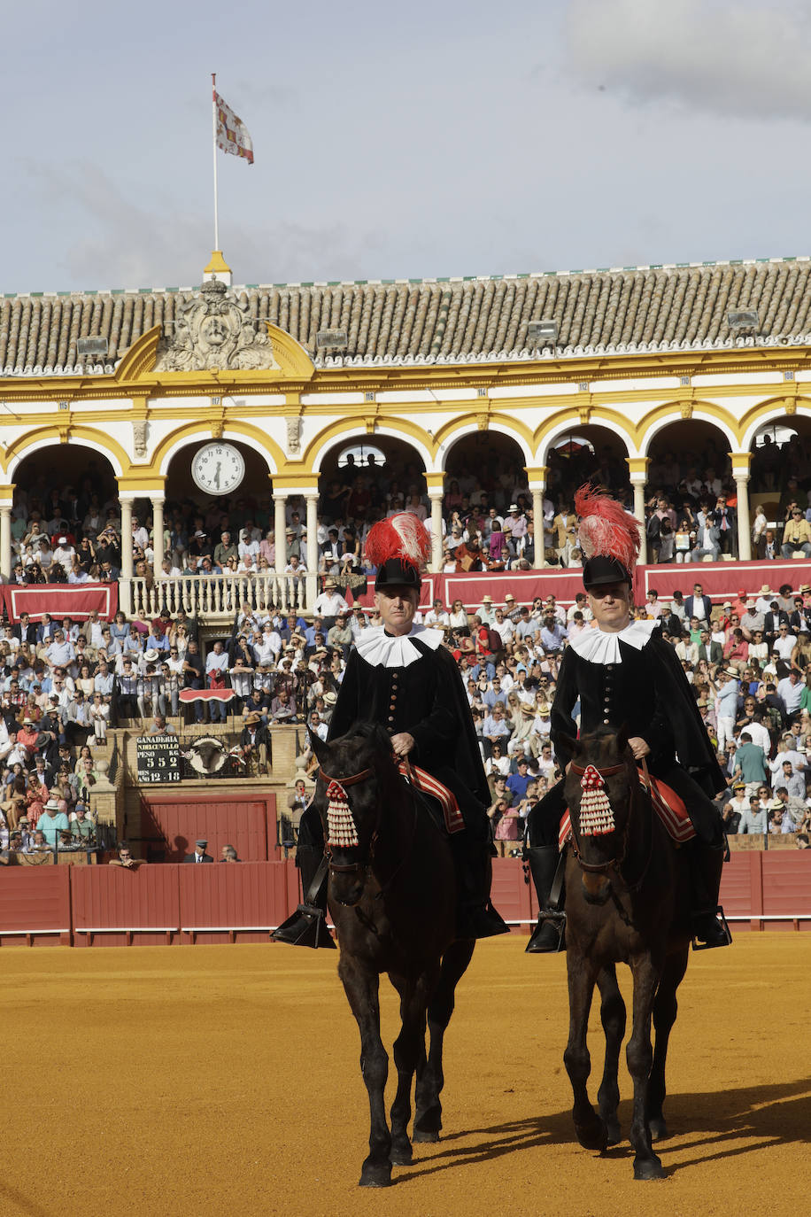 Detalles de la plaza de toros de Sevilla durante la corrida de Núñez del Cuvillo