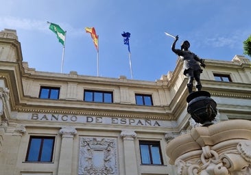 El dios Mercurio de la fuente de la plaza de San Francisco de Sevilla recupera su espada