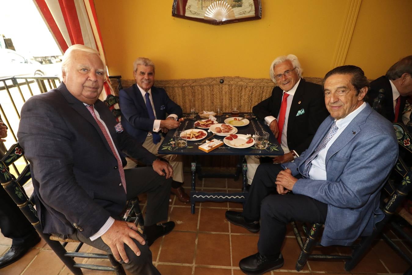 Kiko René, Floro San Agapito, Noni Buzo y Ramón Haendler, en la recepción de la caseta de Miguel Gallego