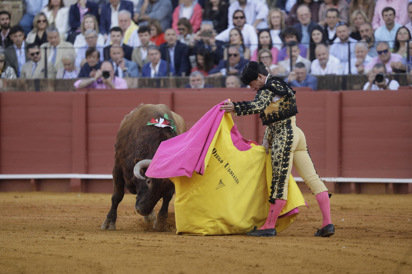 Diego Urdiales durante la corrida de Núñez del Cuvillo en la Maestranza de Sevilla
