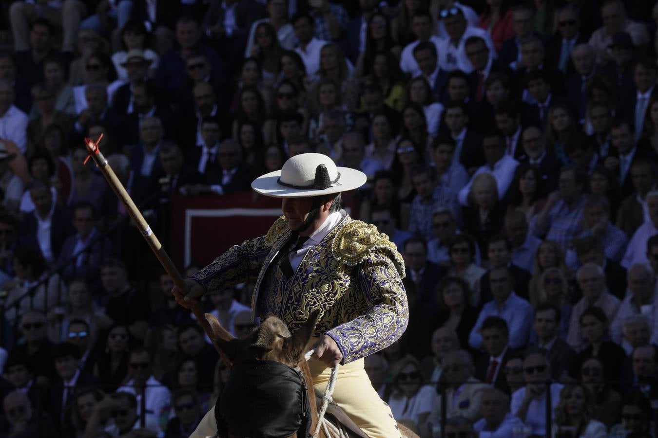 Detalles de la plaza de toros de Sevilla durante la corrida de Victorino Martín