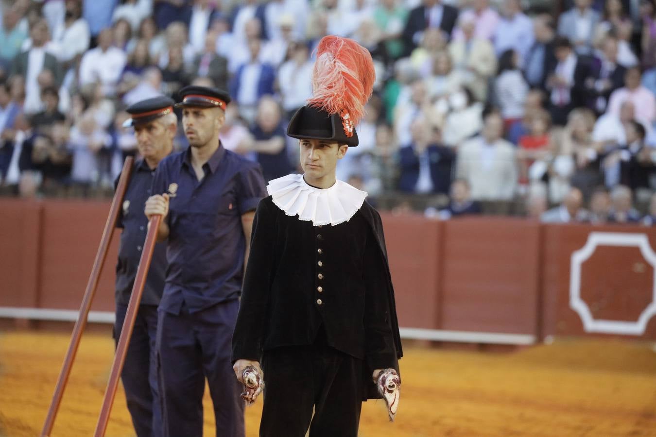 Detalles de la plaza de toros de Sevilla durante la corrida de Victorino Martín