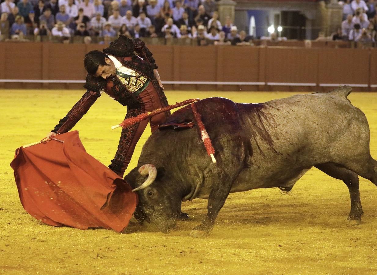 Faena de Emilio de Justo, en la plaza de toros de Sevilla