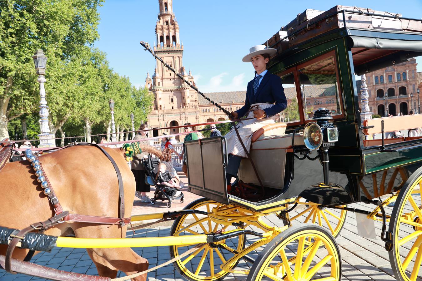 Participantes en el XI Campeonato Internacional de Enganches de Tradición (CIAT) y la Copa de Naciones, en la Plaza de España