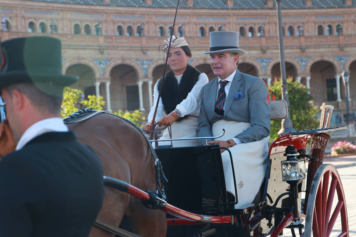 Participantes en el XI Campeonato Internacional de Enganches de Tradición (CIAT) y la Copa de Naciones, en la Plaza de España