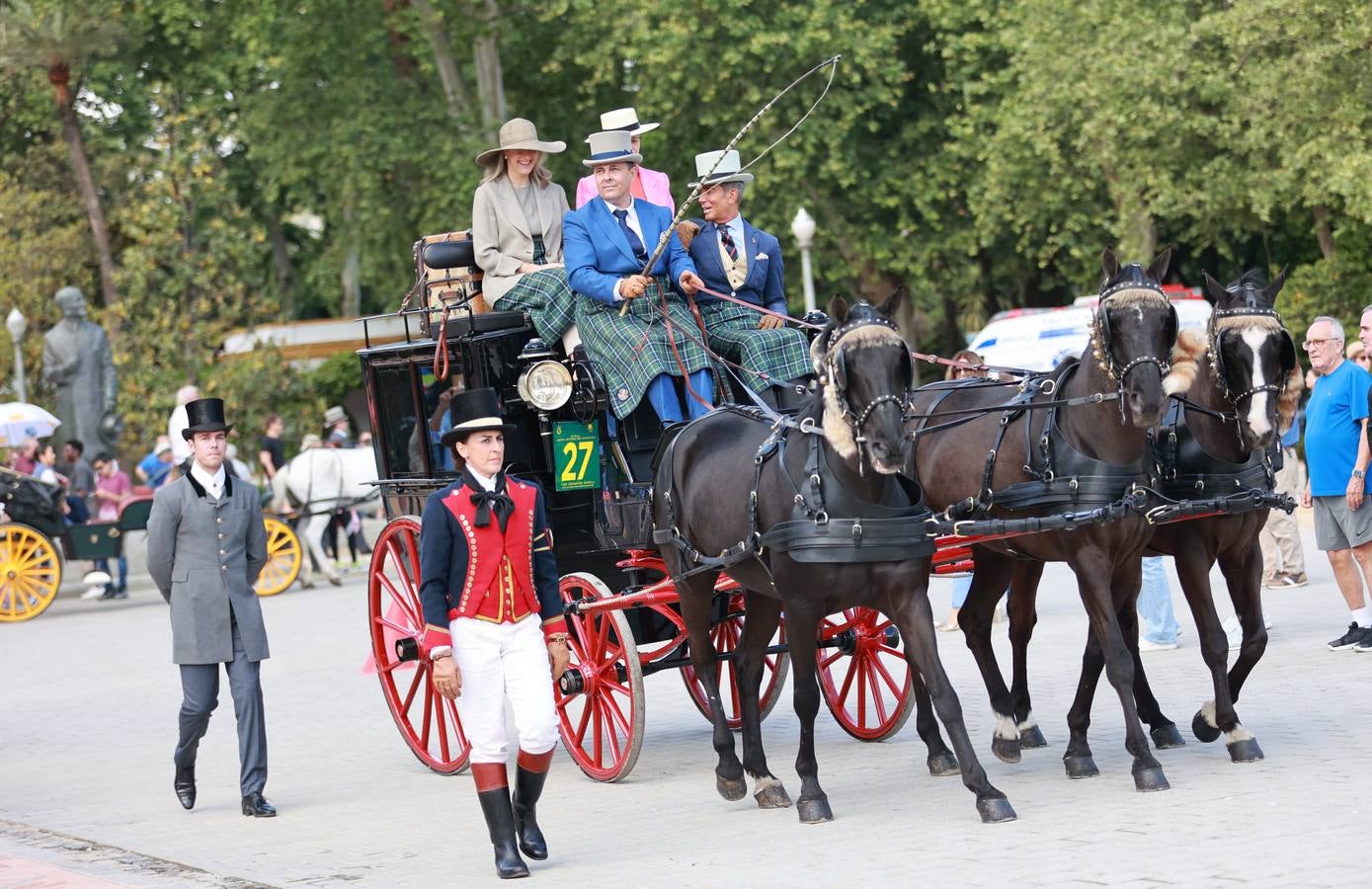 Participantes en el XI Campeonato Internacional de Enganches de Tradición (CIAT) y la Copa de Naciones, en la Plaza de España