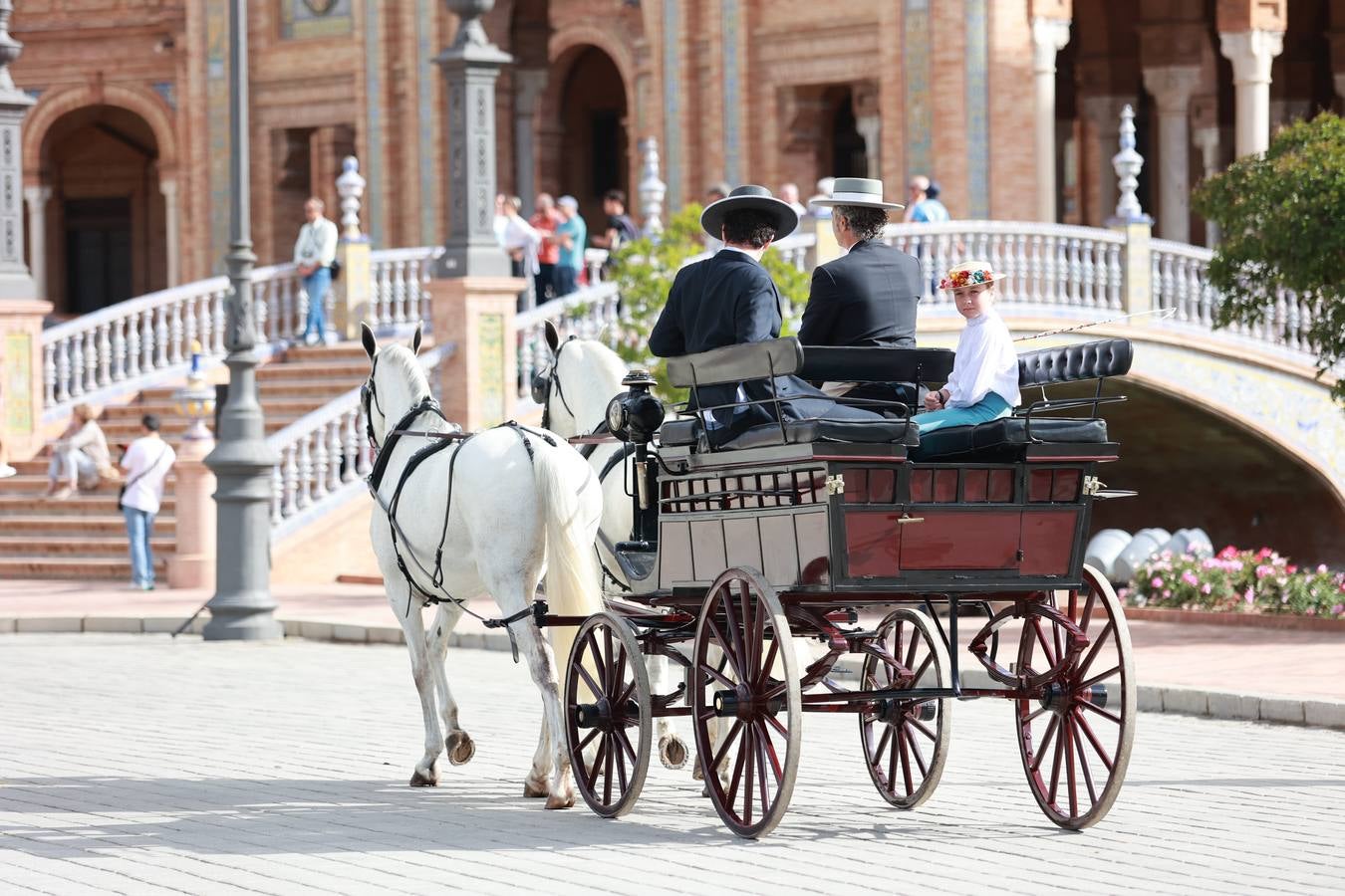 Participantes en el XI Campeonato Internacional de Enganches de Tradición (CIAT) y la Copa de Naciones, en la Plaza de España