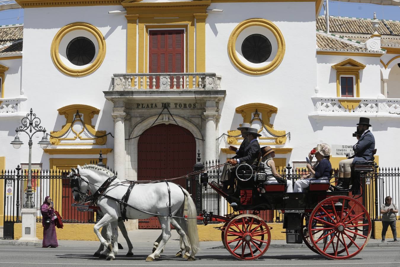 Participantes en el XI Campeonato Internacional de Enganches de Tradición (CIAT) y la Copa de Naciones, en la Plaza de España