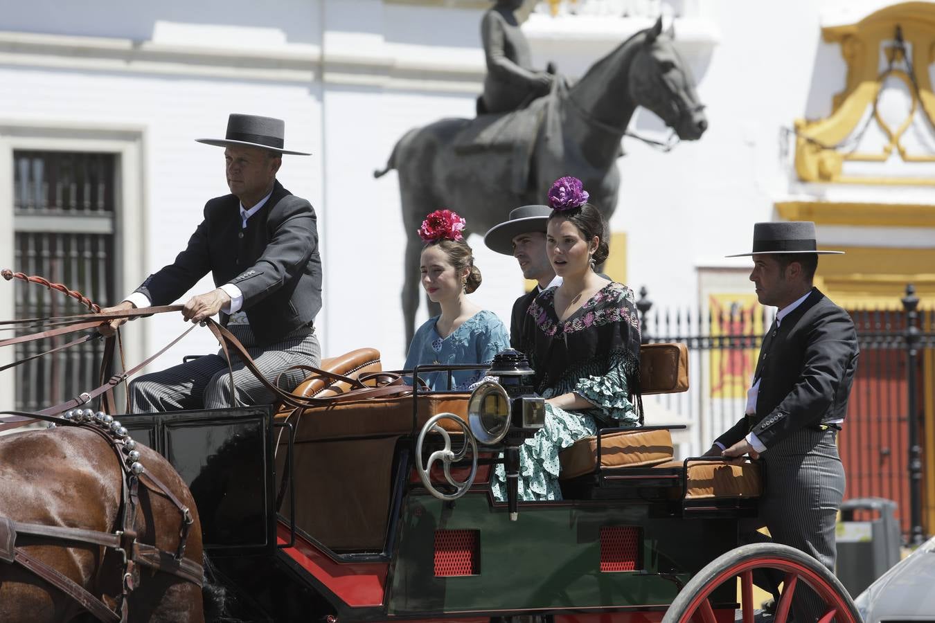 Participantes en el XI Campeonato Internacional de Enganches de Tradición (CIAT) y la Copa de Naciones, en la Plaza de España