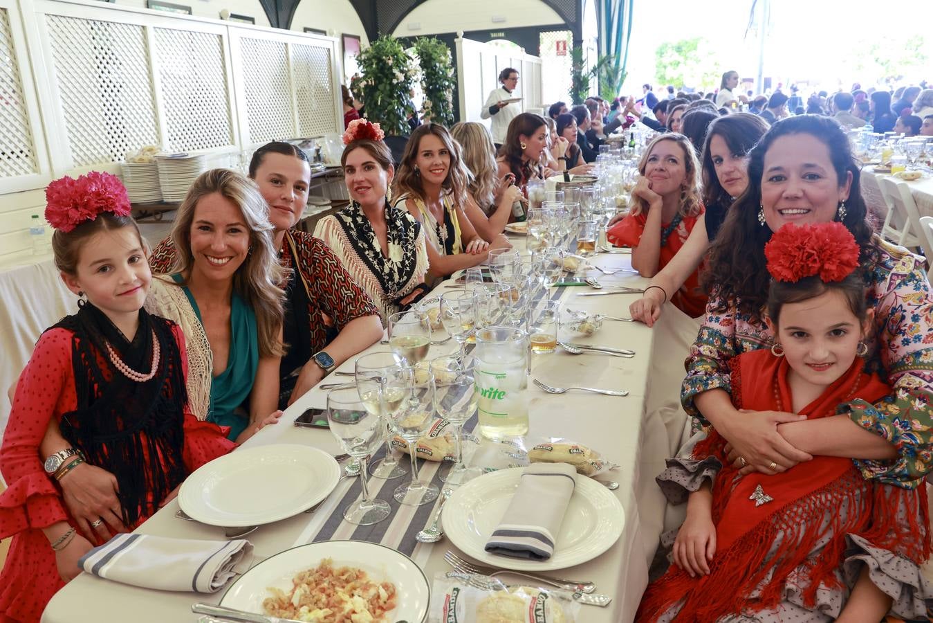 Guadalupe Ferrater, Amparo Alarcón, Paloma Rojas-Marcos, Lourdes Montes, Cristina Gutiérrez, Rocío Coca, Lucía García de la Borbolla, Fernanda Navarro y Adela Ferrater