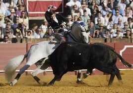 Las imágenes de la corrida de rejones de Fernandes, Ventura y Hermoso de Mendoza en Sevilla 2023