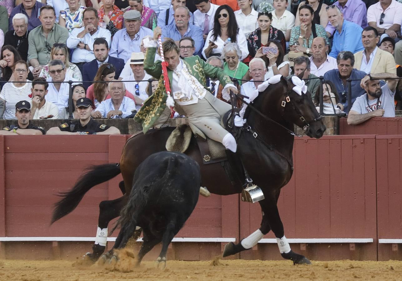 Faena de Rui Fernandes, este domingo 23 de abril en la plaza de toros de Sevilla