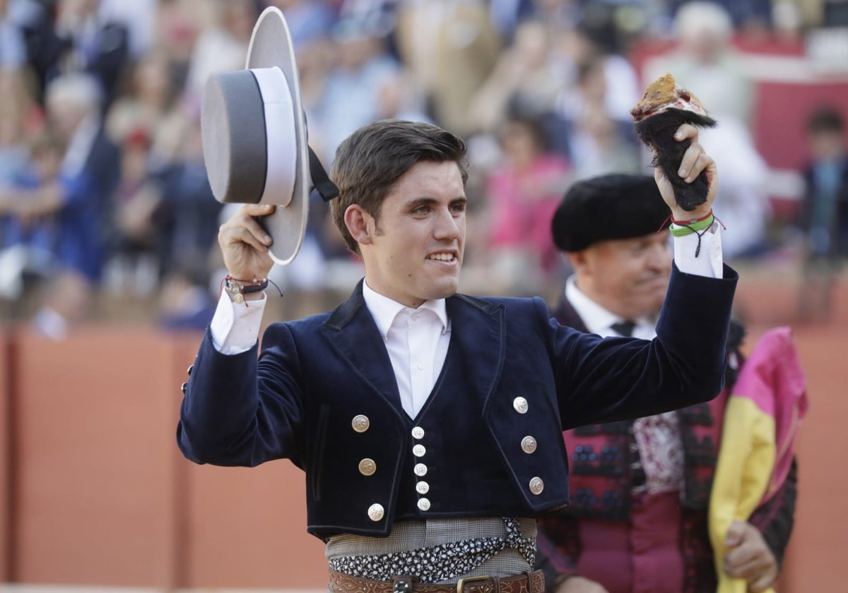 Guillermo Hermoso de Mendoza ha sido el triunfador de la corrida y ha salido a hombros por la Puerta del Príncipe