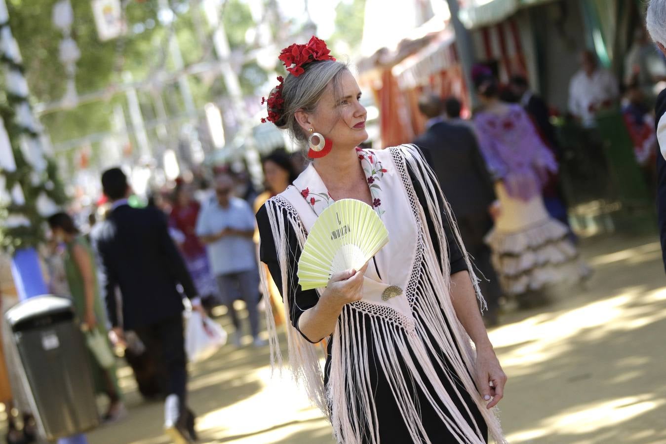Calor y multitudes este lunes en el real de la Feria