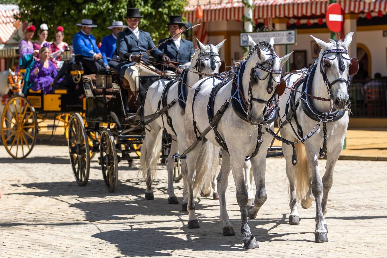 Calor y multitudes este lunes en el real de la Feria