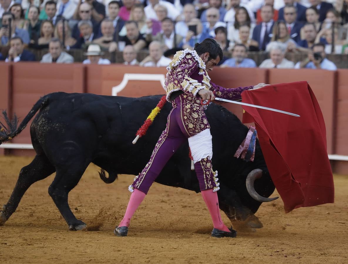 Emilio de Justo ha cortado dos orejas este lunes en la plaza de toros de Sevilla