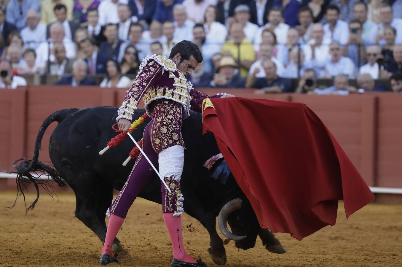 Emilio de Justo ha cortado dos orejas este lunes en la plaza de toros de Sevilla