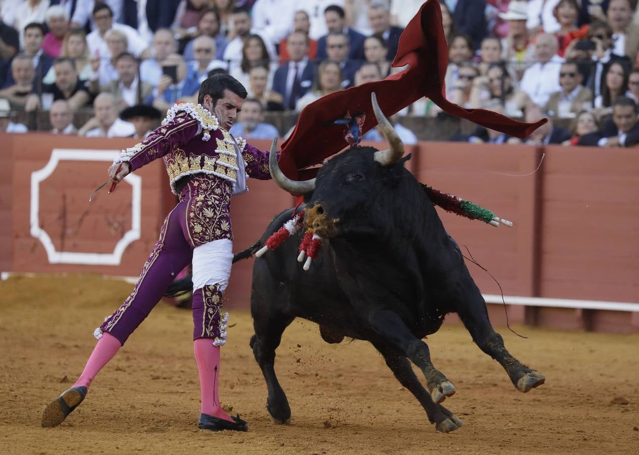 Emilio de Justo ha cortado dos orejas este lunes en la plaza de toros de Sevilla