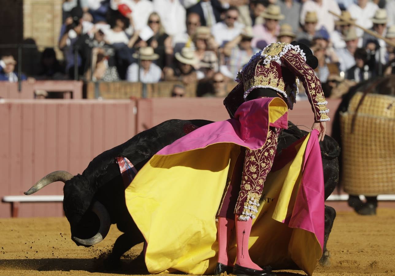 Emilio de Justo ha cortado dos orejas este lunes en la plaza de toros de Sevilla