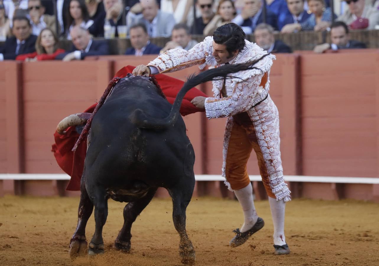 Faena de Morante de la Puebla, en la plaza de toros de Sevilla