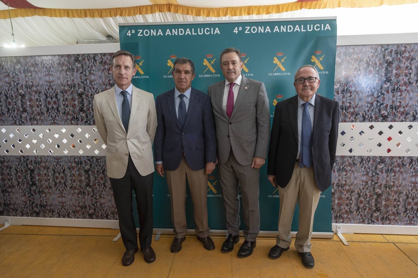 La Guardia Civil también ha celebrado su recepción en la histórica caseta de 'La Pareja'