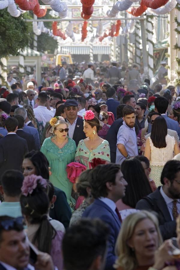 Multitudinaria jornada de Feria, previa al festivo