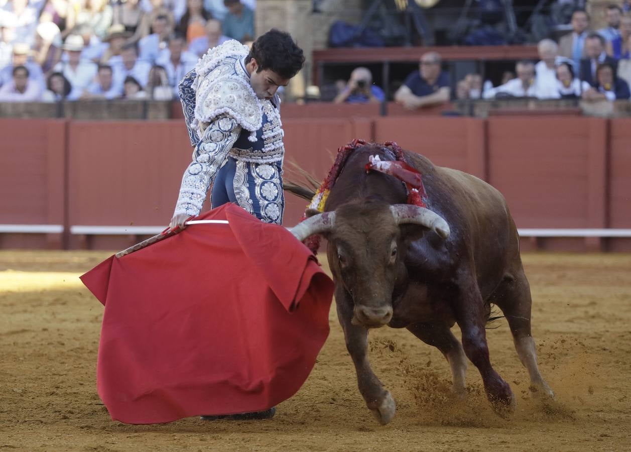 Faena de Tomás Rufo, este martes en la plaza de toros de Sevilla