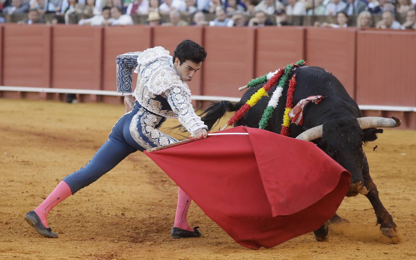 Faena de Tomás Rufo, este martes en la plaza de toros de Sevilla