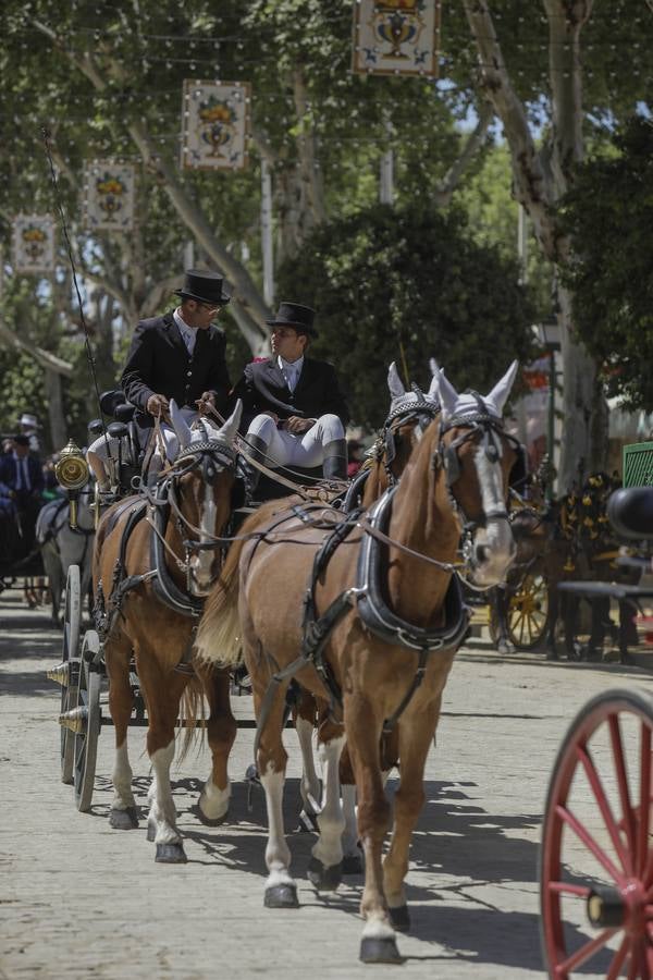 Ambiente en el real este miércoles festivo de la Feria de Abril 2023