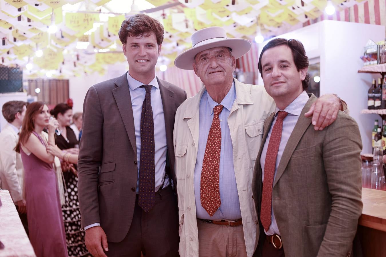 Javier Buendía hijo y padre y Antonio Páez