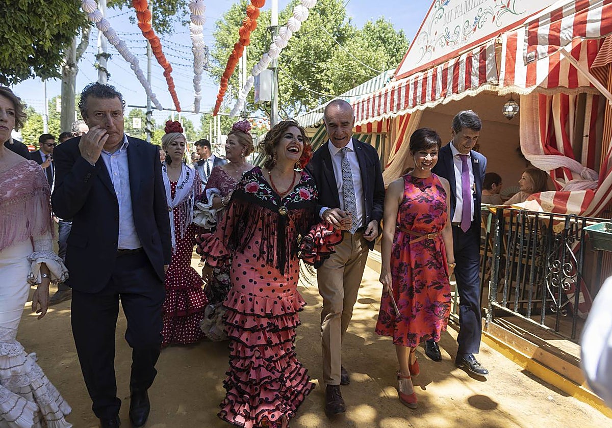 Las ministras de Política Territorial y Hacienda junto al alcalde de Sevilla, Antonio Muñoz