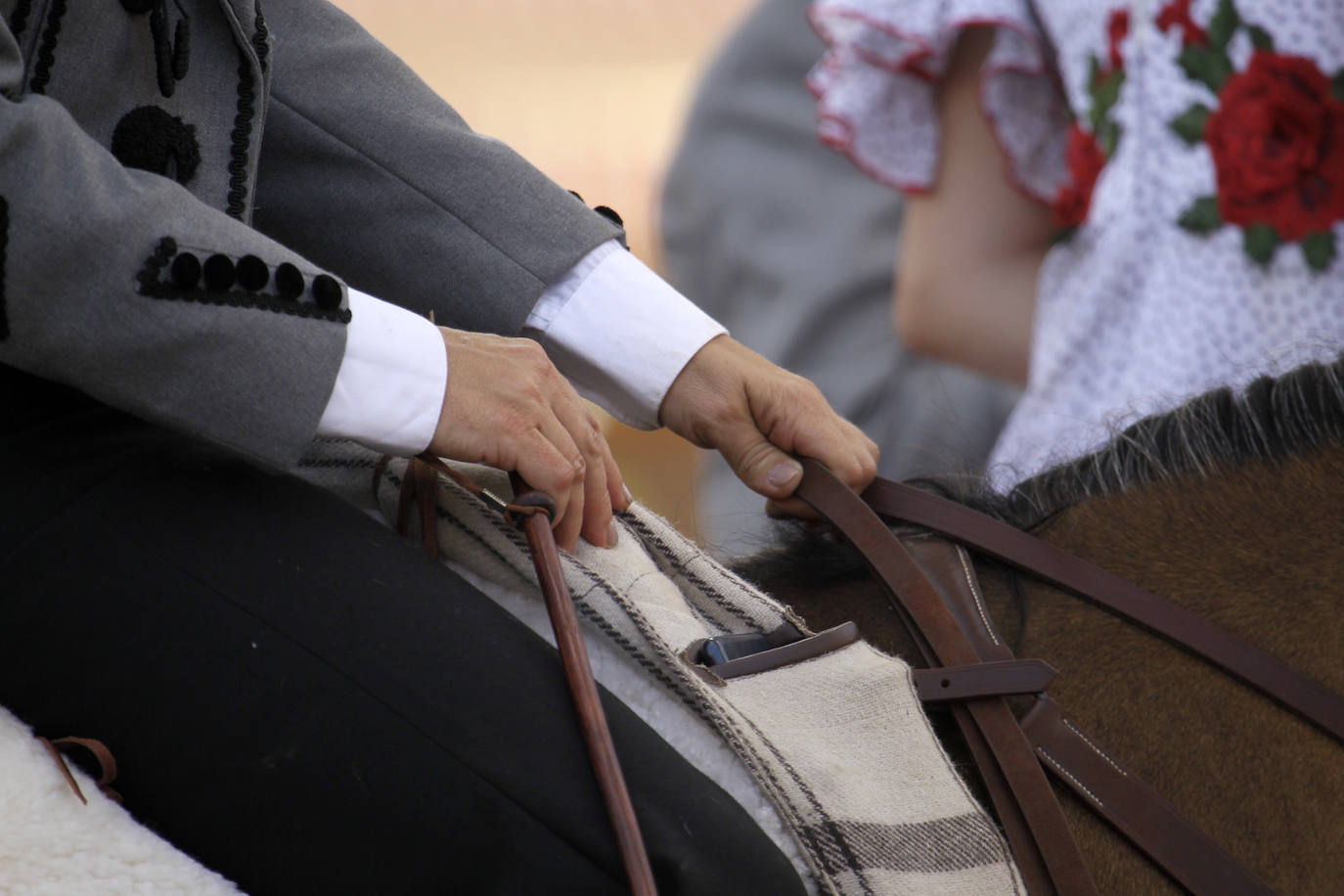 La concentración de amazonas en la portada del Real durante la mañana del jueves