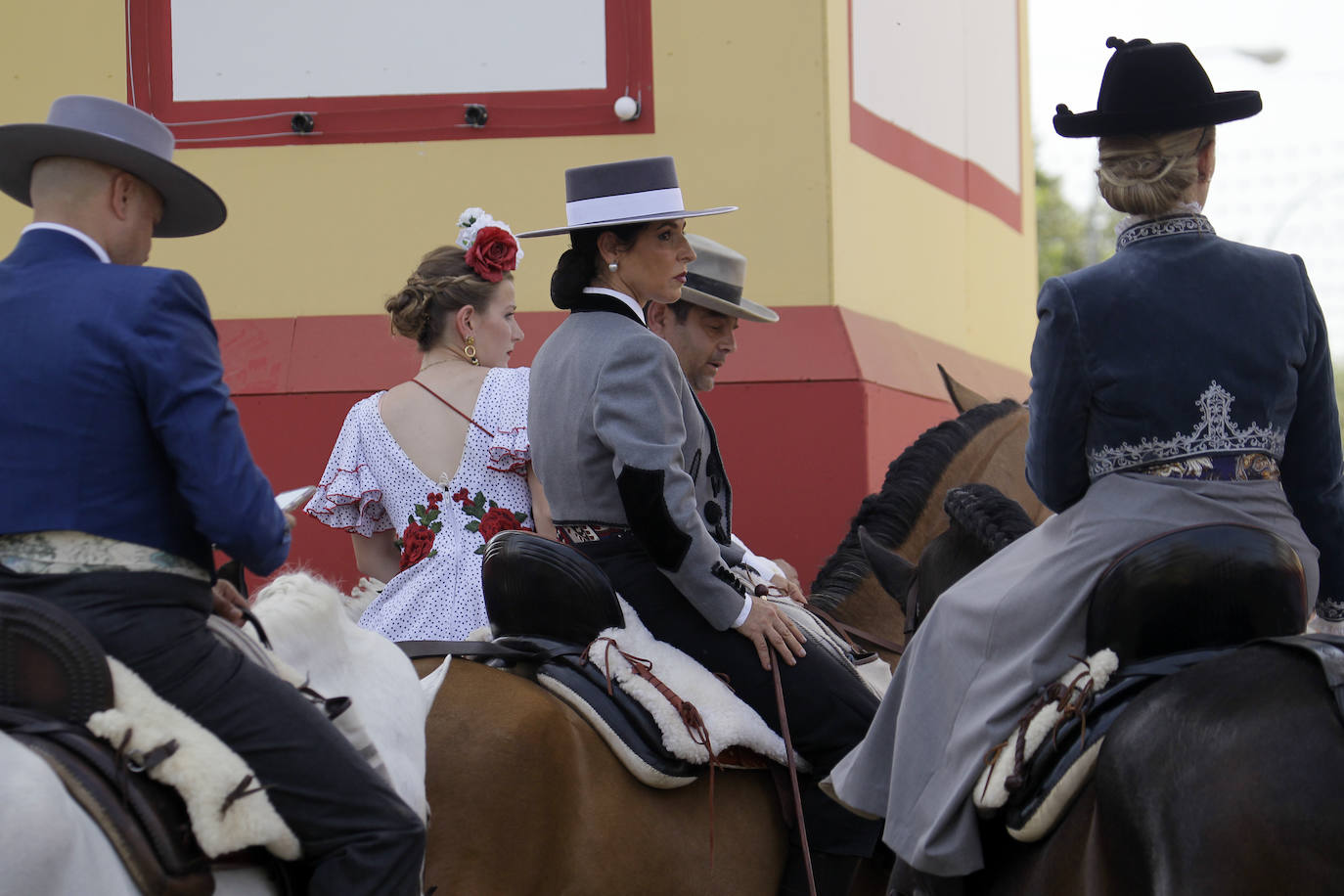 La concentración de amazonas en la portada del Real durante la mañana del jueves