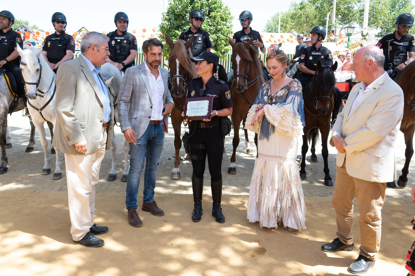 Real homenaje al Escuadrón de Caballería de la Policía