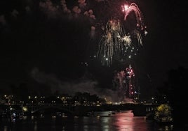 Así ha sido el espectáculo de fuegos artificiales que pone el broche final a la Feria de Abril de Sevilla 2023