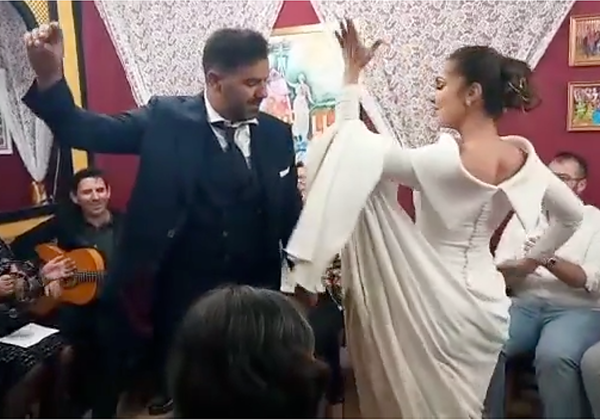 Carmen y Alberto terminando la fiesta de su boda en la Feria de Abril