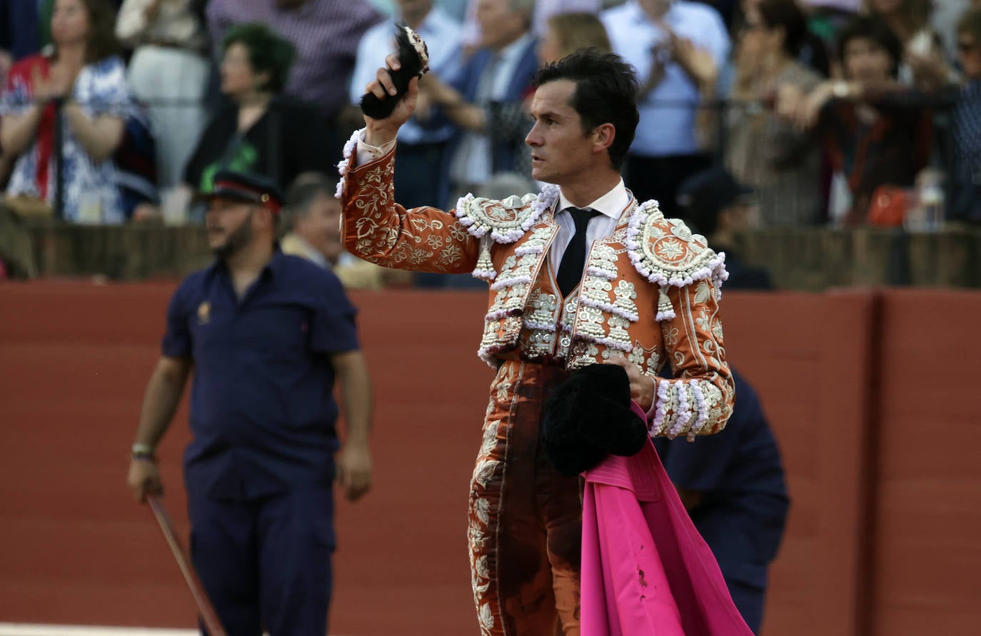 Daniel Luque corta una oreja durante su última actuación en Sevilla