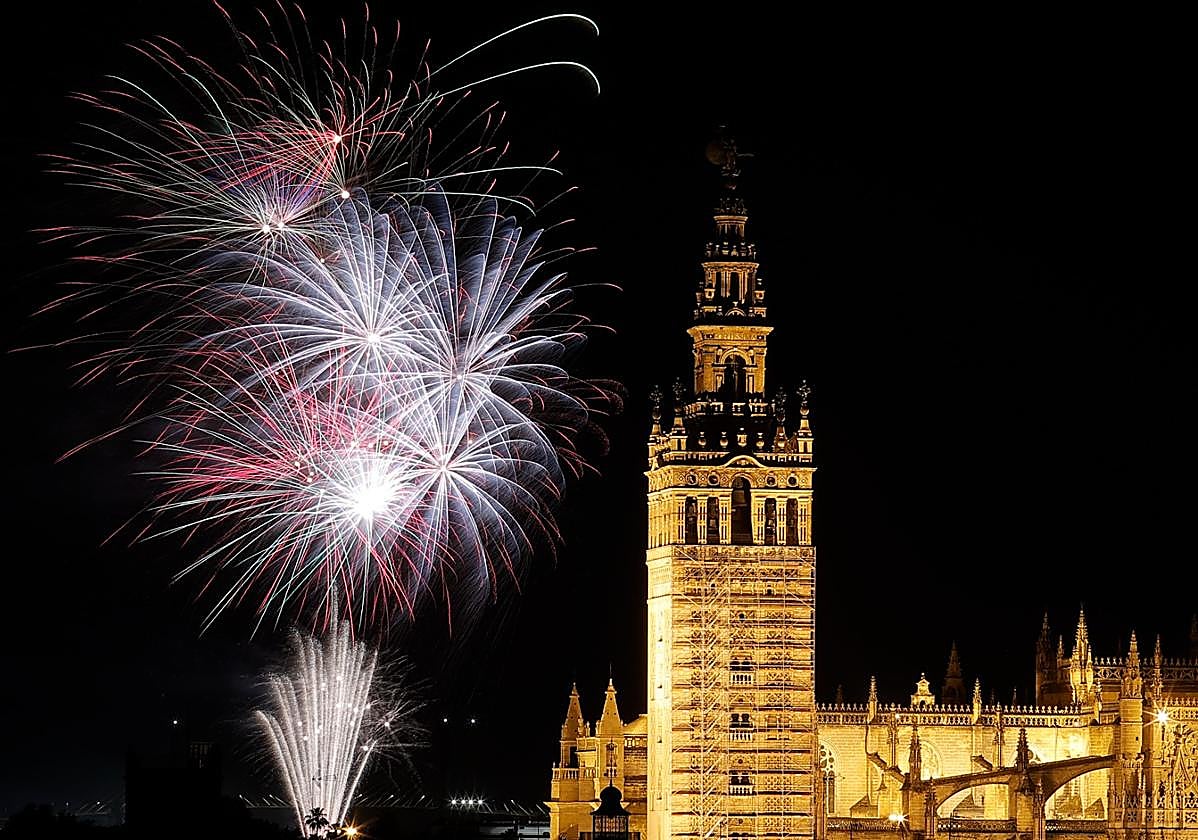 Los fuegos artificiales pusieron el colofón a la Feria de Abril 2023