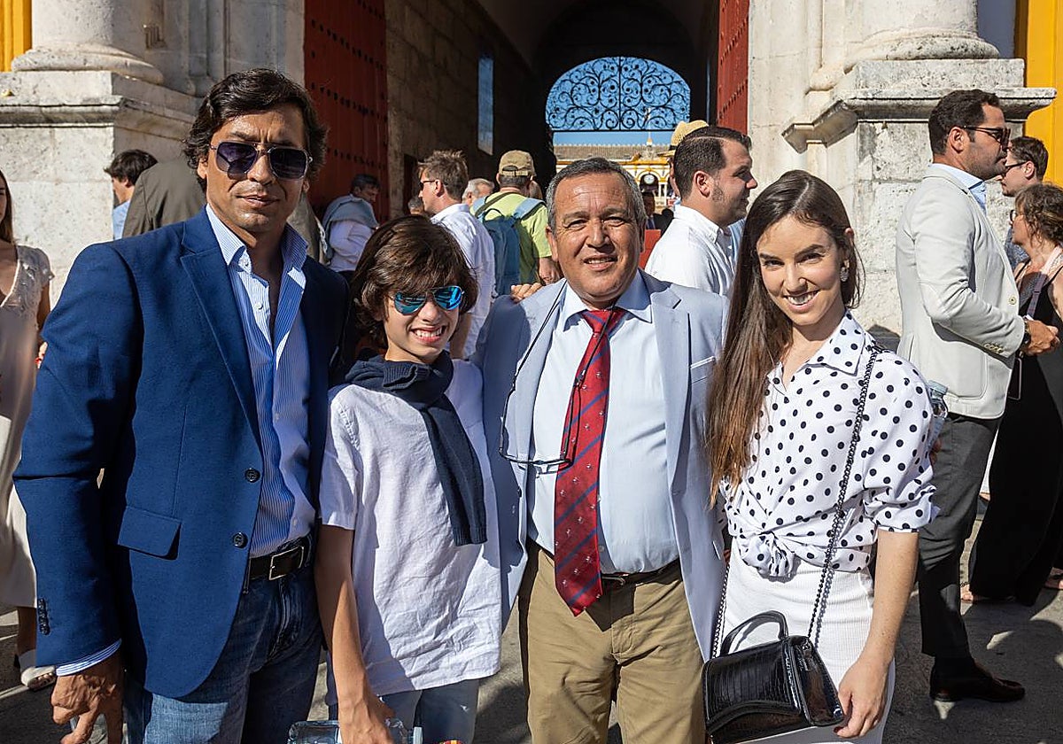 Mario Coelho, Mario Valentino, Domingo Valderrama y Lidia Beltrán