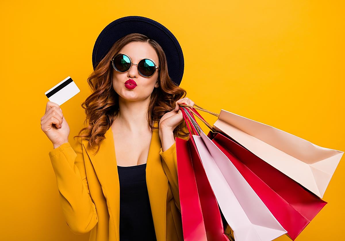 Una joven de compras