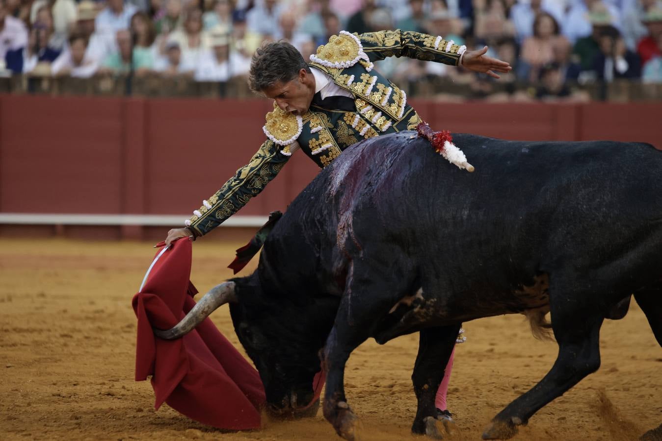 Escribano cortó una oreja y se le resistió la segunda por una mal estocada