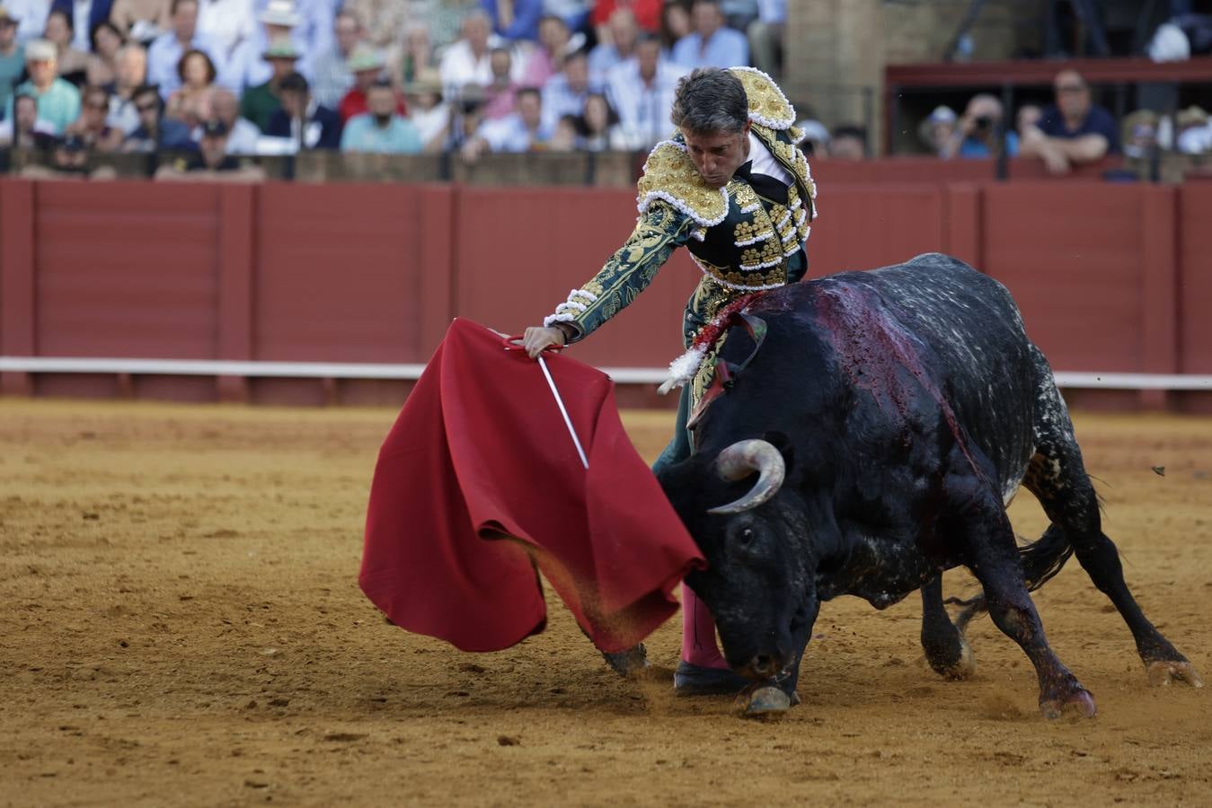 Escribano cortó una oreja y se le resistió la segunda por una mal estocada